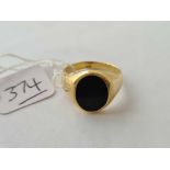 A oval black stone ring 9ct size Q - 2.5 gms