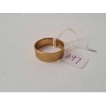 A wedding band 9ct size T - 4.7 gms