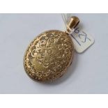 A VICTORIAN OVAL LOCKET 15CT GOLD - 13.5 GMS