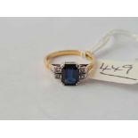 A deco sapphire and diamond ring 18ct gold size O - 3.7 gms