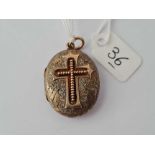 A Victorian gold engraved locket with cross motif 6.7g