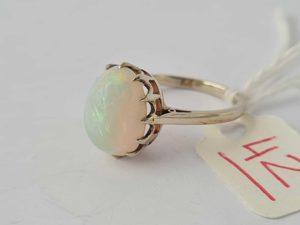 A LARGE EDWARDIAN WHITE GOLD SET OPAL RING 9CT SIZE N - 3.4 GMS - Image 2 of 2