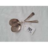 A pair of jam spoons with oval bowls - Sheffield 1943 - 30 g.