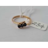 A three stone sapphire 14ct gold twist ring size P 2.2g