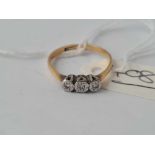 A diamond trilogy ring 18ct gold size N - 1.9 gms