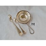 A tea strainer - Sheffield by W & H - and two pairs of tongs - 75 g.