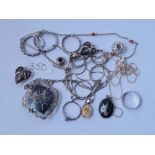 A bag of mixed silver jewellery 46.5g inc