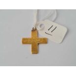 A small 18ct gold cross inscribed to reverse ‘Exeter Se9 20th 1908’ 2.8g