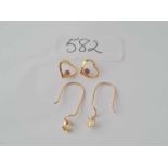 Two pairs of 14ct earrings