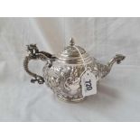 A decorative continental (800 standard) teapot with dragon decorated handle & spout, 8” wide, 450g