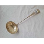 A heavy OE pattern Victorian soup ladle with oval bowl, London 1895, 275g