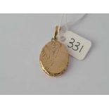 Oval scroll engraved 9ct locket 4g inc