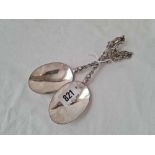 A pair of Edwardian spoons with cast stems with figure finials - 105 g.