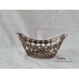 An Art Nouveau 800 standard boat shaped dish - 4.5" wide - 43 g.