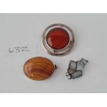 A silver agate ivy leaf brooch and 2 others