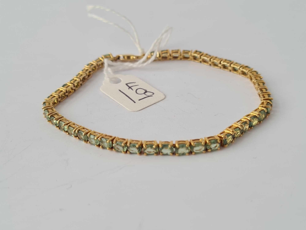 A attractive green sapphire bracelet 9ct - 8.5 gms