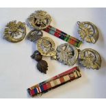 Bag of military brooches etc