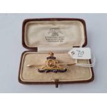 An early 15ct gold and enamel military brooch in original box 5.4g inc