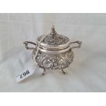 A continental (800 standard) sugar basin and cover with chased decoration - 4" wide - 157 g.