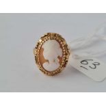 A large 18ct gold cameo ring of a lady approx size N 4.5g inc