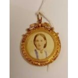 A Victorian embossed photo locket 9ct