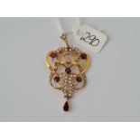 An attractive large garnet and pearl 9ct pendant 4.4g inc