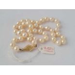 A vintage large ungraduated cultured pearl necklace 9ct clasp