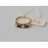 A EDWARDIAN RUBY AND DIAMOND FIVE STONE RING 18CT GOLD SIZE P - 3.4 GMS