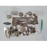 A bag of assorted silver jewellery - 160 gms