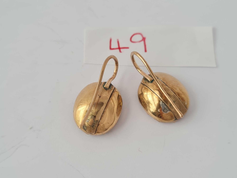 A PAIR OF GEORGIAN GOLD FOIL BACK FLAT CUT GARNET EARRINGS - Image 3 of 3