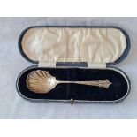 A late Victorian boxed jam spoon with shell bowl - London 1892
