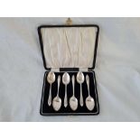 A boxed set of six tea spoons - Birmingham 1932 - 82 g.