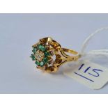 A STUNNING EMERALD AND ROSE CUT DIAMOND RING SET IN HIGH CARAT GOLD SIZE M - 3.2 GMS
