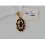 A garnet pendant 18ct gold - 2.7 gms