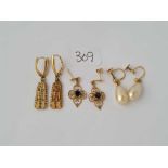 Three pairs of earrings 9ct & 14k