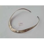 A silver collar - 40 gms