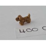 A gold free standing Scottie dog 9ct - 3gms