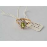 A peridot ring 9ct size M - 1.6 gms