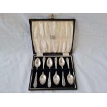 A set of six art deco tea spoons in fitted case, Sheffield 1935