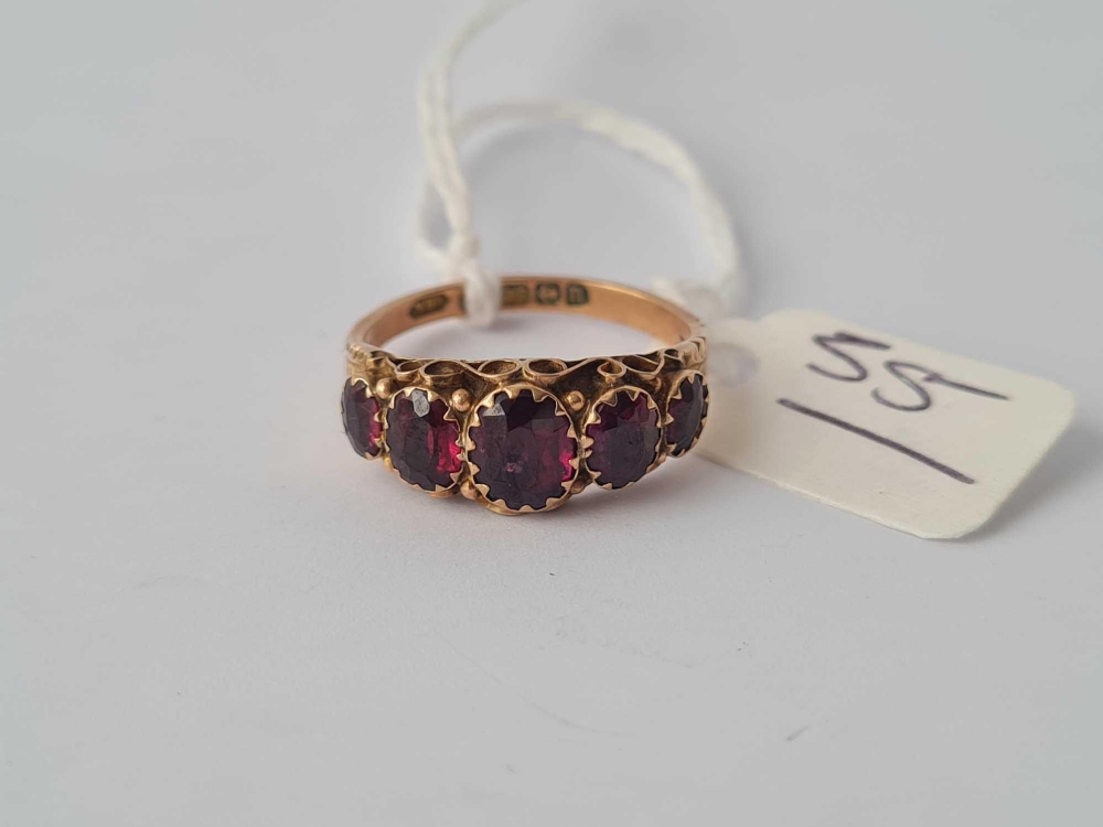 A antique five stone garnet ring set in gold size P - 2 gms