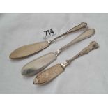 A Kings pattern butter knife & two others, 69g