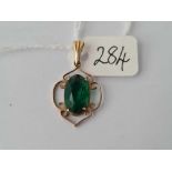 Green stone 9ct mounted pendant 1.8g inc