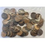 A bag of 20th Century farthings, various grades