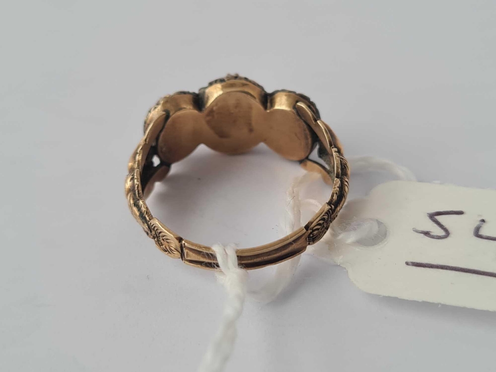 A Georgian fancy gold ring set with three stones size p - 2.7 gms - Image 3 of 3