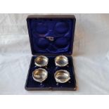 A boxed set of four Victorian salts, each on pad feet - Birmingham 1901 - 172 g.