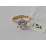 A DIAMOND FLOWER HEAD 18CT GOLD RING SIZE K 2.9g