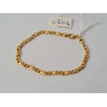 A CHAIN LINK BRACELET 14CT GOLD - 7.6 GMS