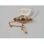 A filigree & amethyst set 10k lozenge shaped brooch 2.5g inc