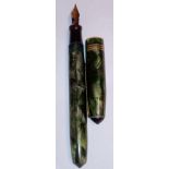 The unique fountain pen 14k nib - green marble.