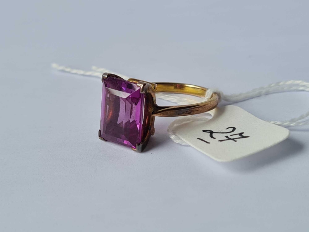 A rectangular purple stone 10k dress ring size J 4g - Image 2 of 2